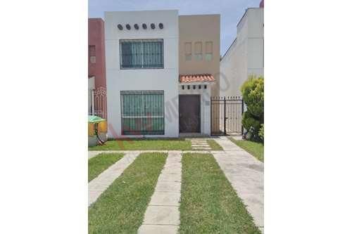 Casa en Venta en Fraccionamiento Bonanza, Metepec | EasyBroker