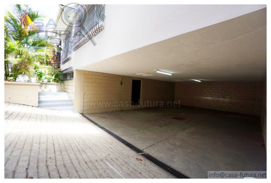 6 de 33: Garaje Techado