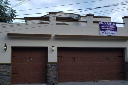 VENTA de CASA , Lomas de Agua Caliente. ZONA DORADA