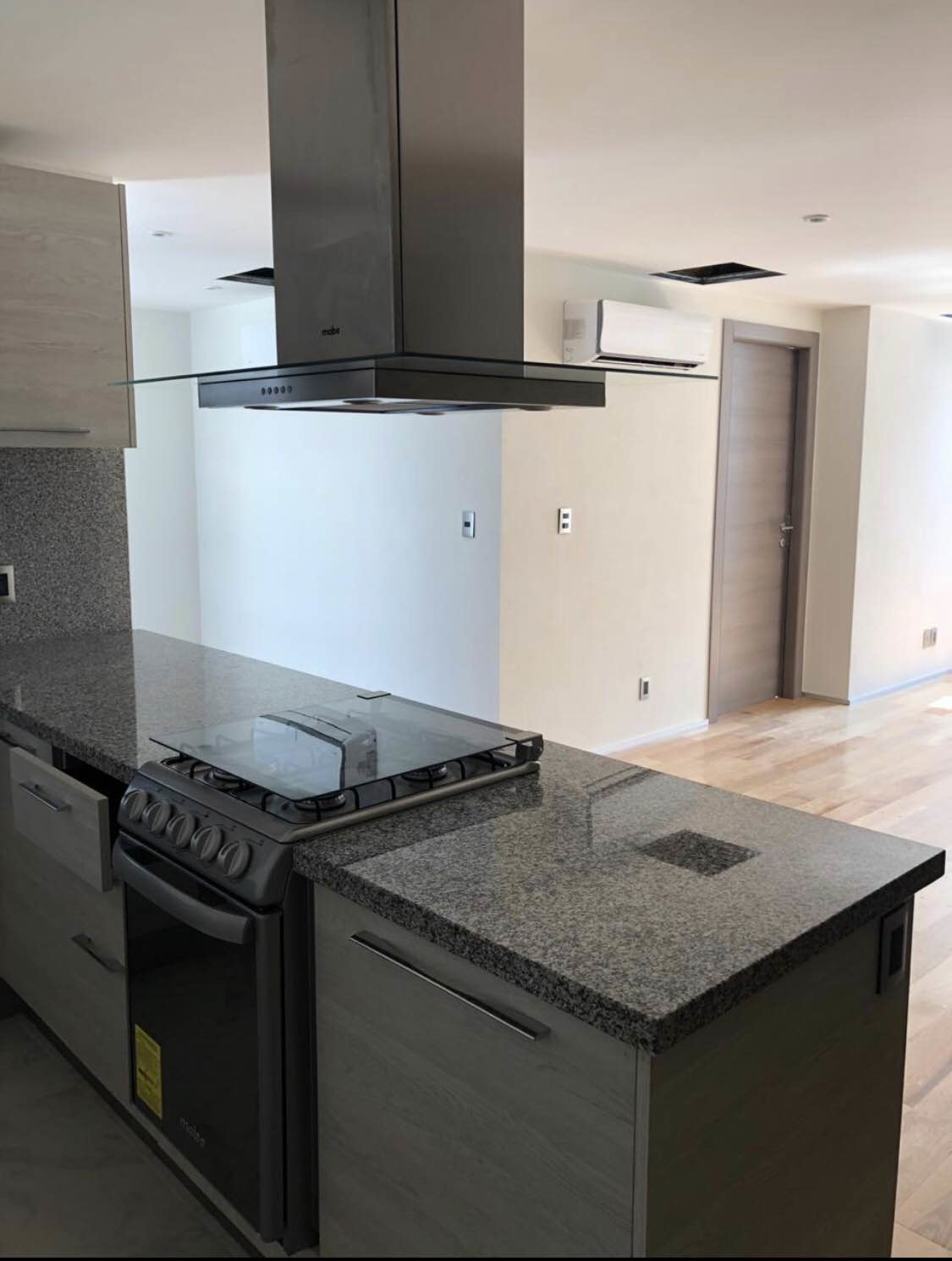 4 of 14: BARRA GRANITO
CAMPANA  y ESTUFA ACERO INOX