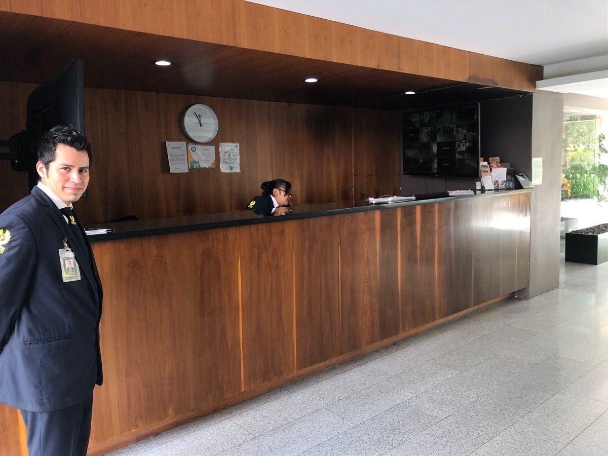3 de 51: LOBBY