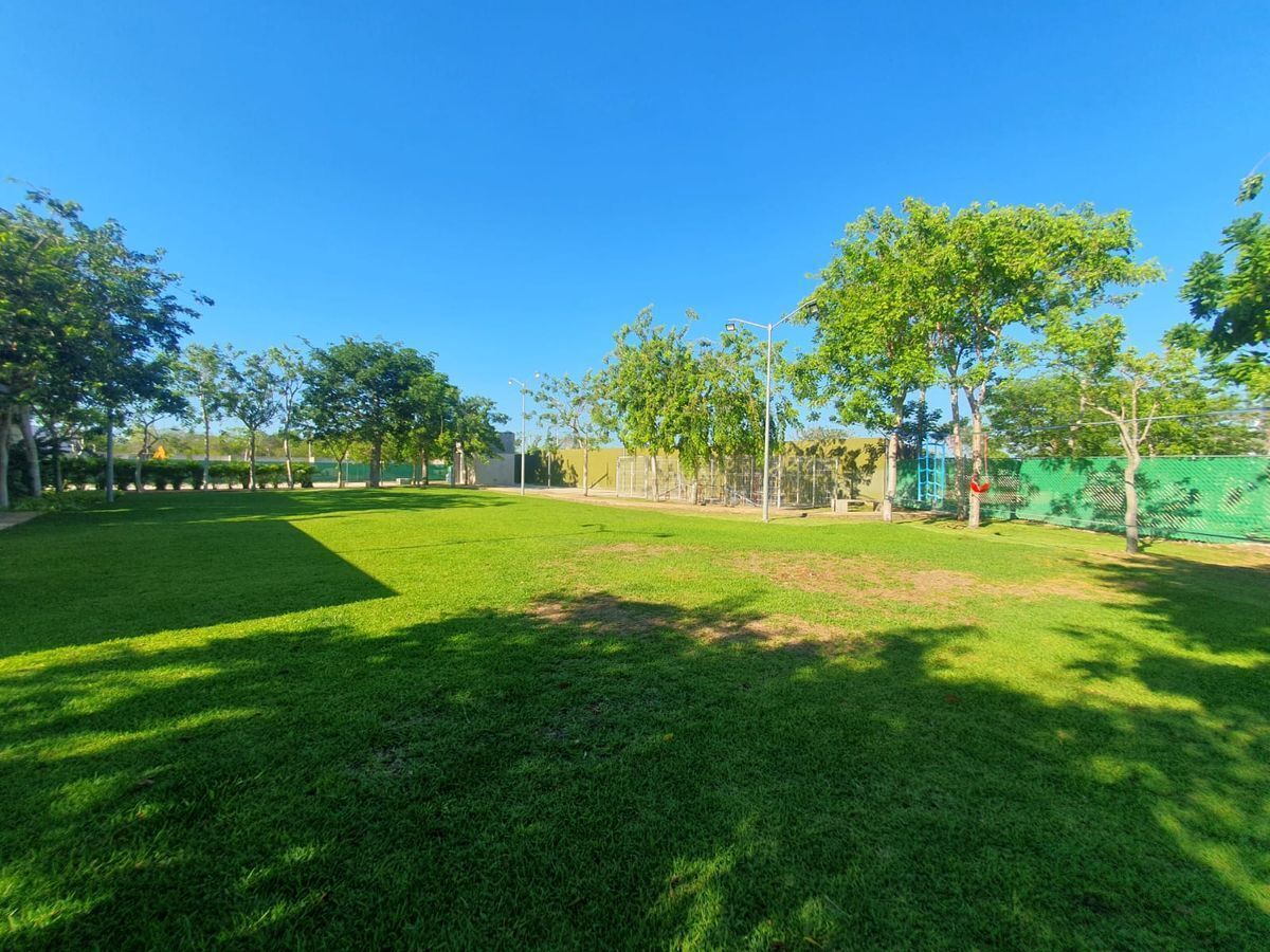 36 de 43: areas verdes casa club