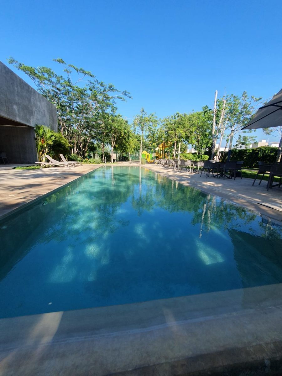 38 de 43: Alberca casa club