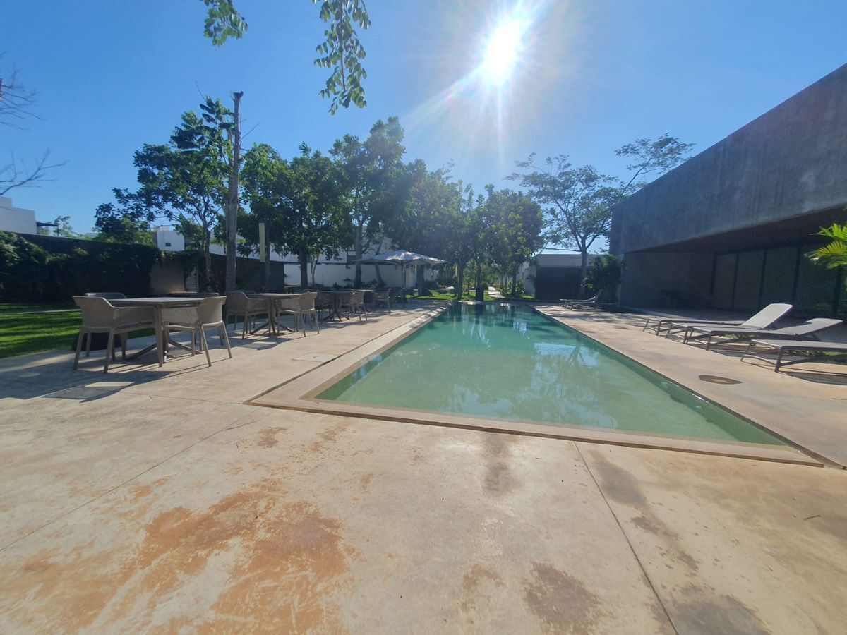 39 de 43: Alberca casa club