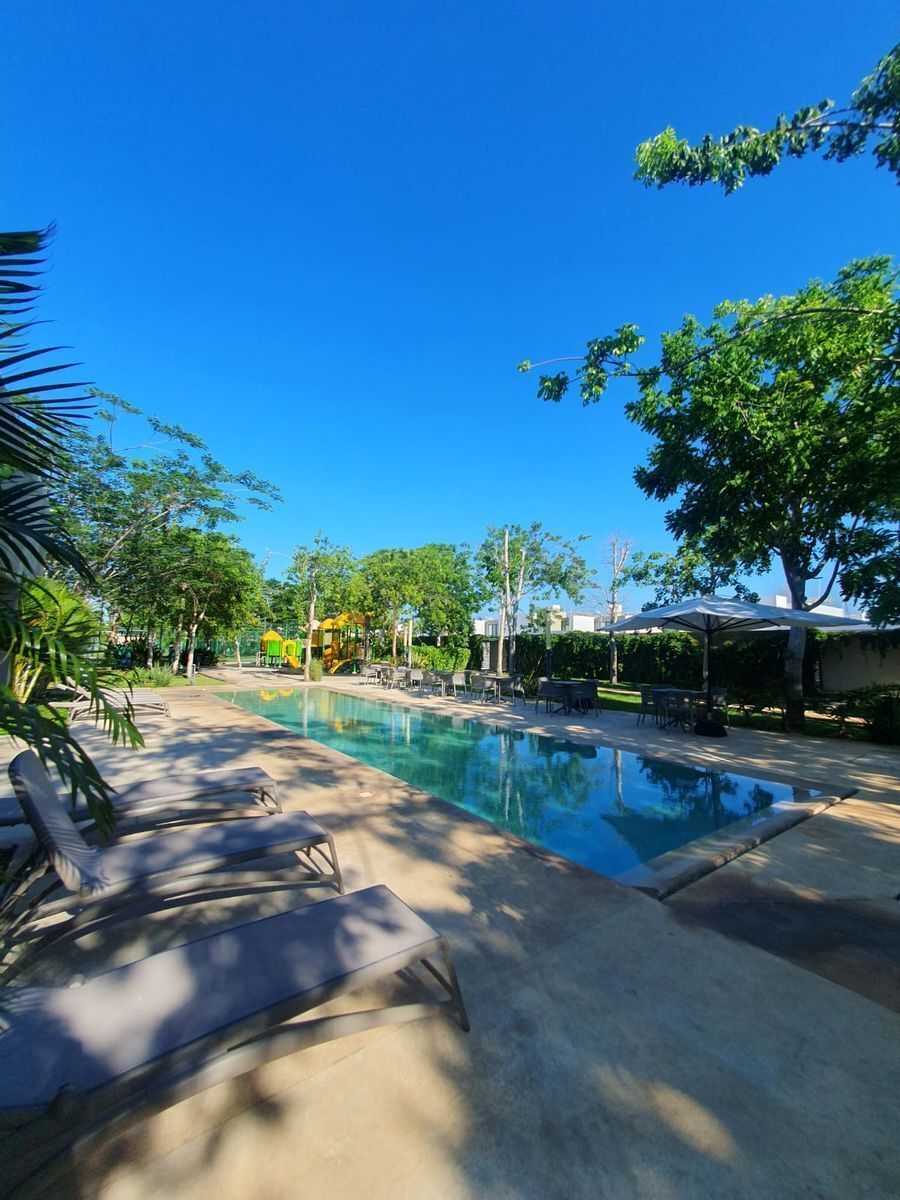 41 de 43: Alberca casa club