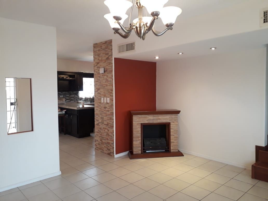 3 de 11: SALA CON CHIMENEA 