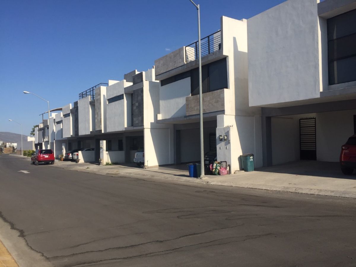 3 de 46: FACHADA