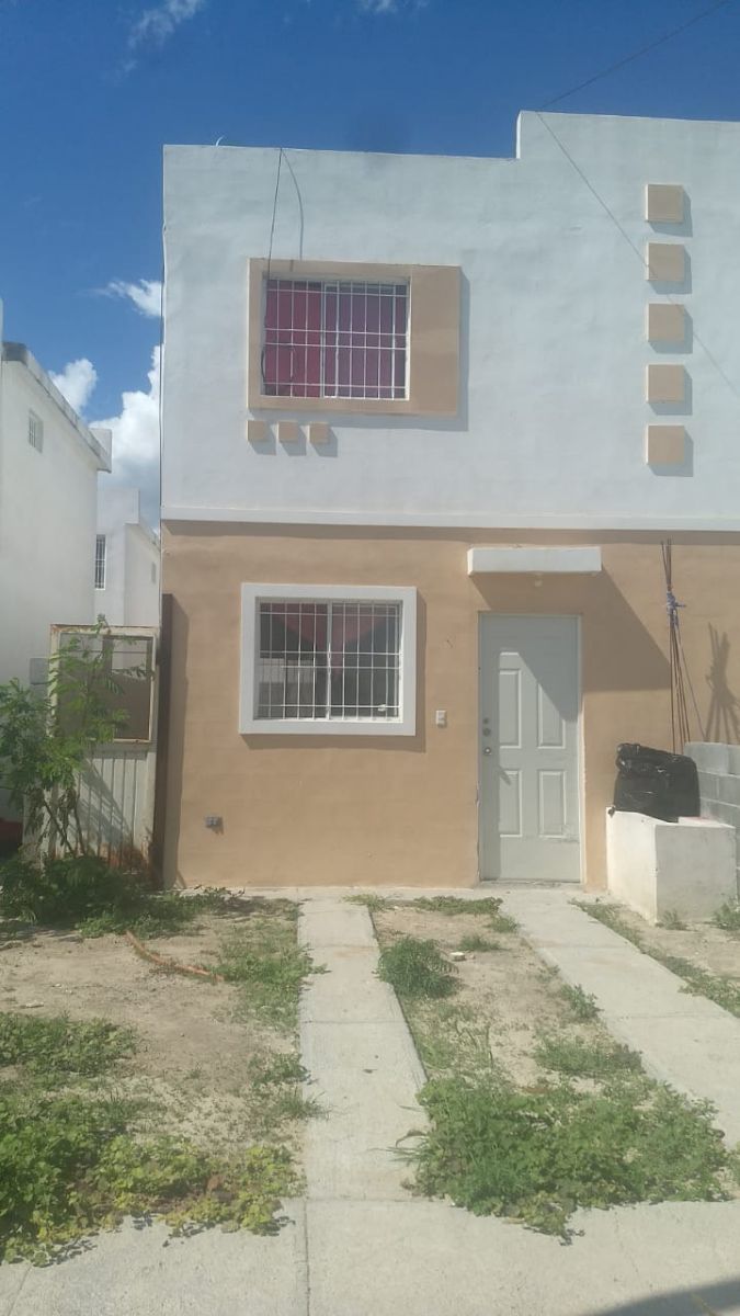 Casa en Venta en Privadas El Jaral, en El Carmen, Nuevo León | EasyBroker