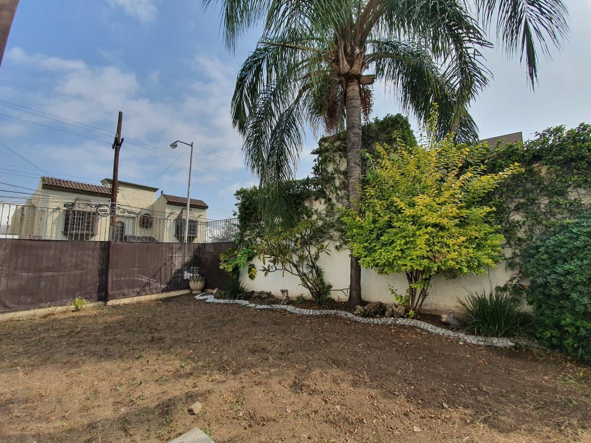 46 de 48: Patio grande