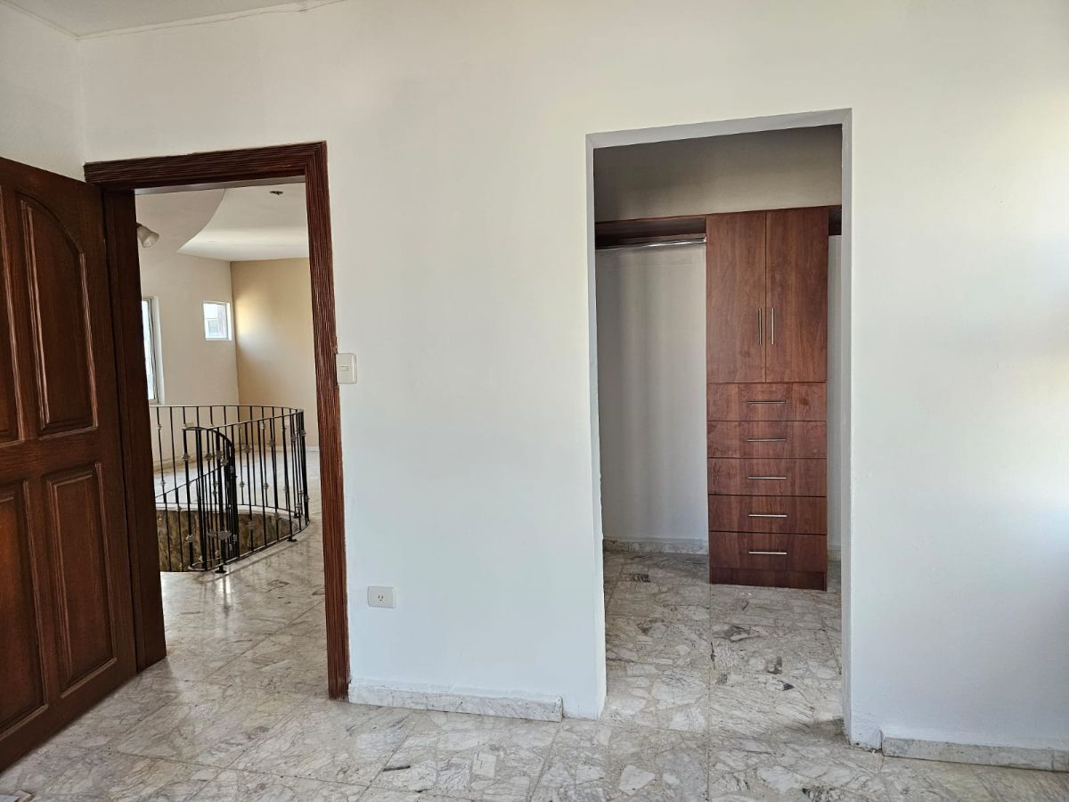 26 de 52: Rec 2 con baño completo y closet