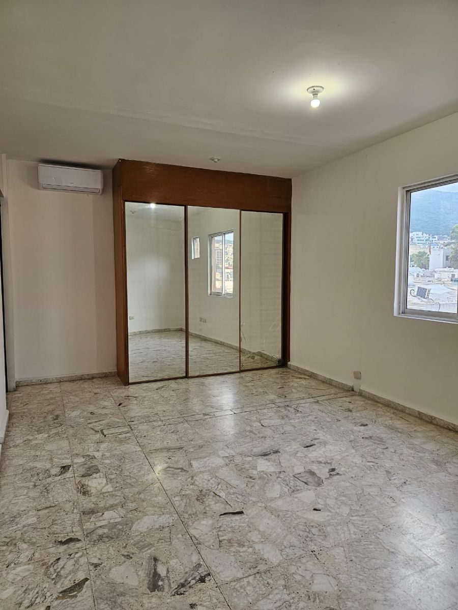 40 de 52: Rec 4 con clima, baño completo y closet