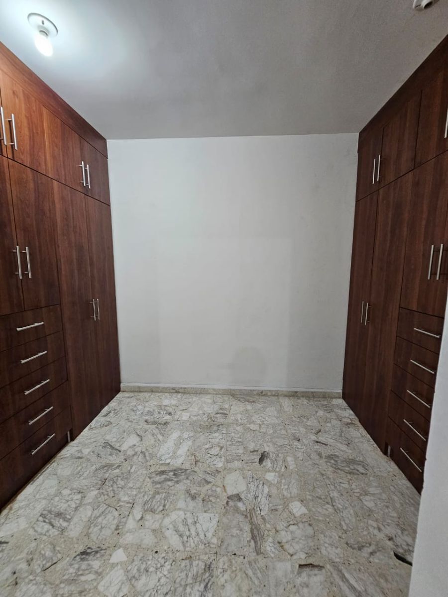 19 de 52: VESTIDOR rec principal