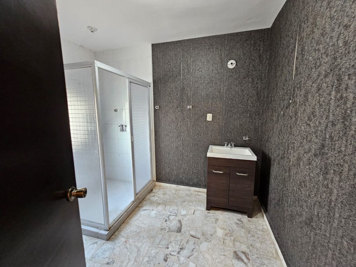 28 de 52: Baño completo recámara 2