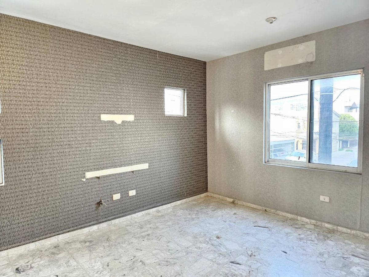 24 de 52: Rec 2 con baño completo y closet