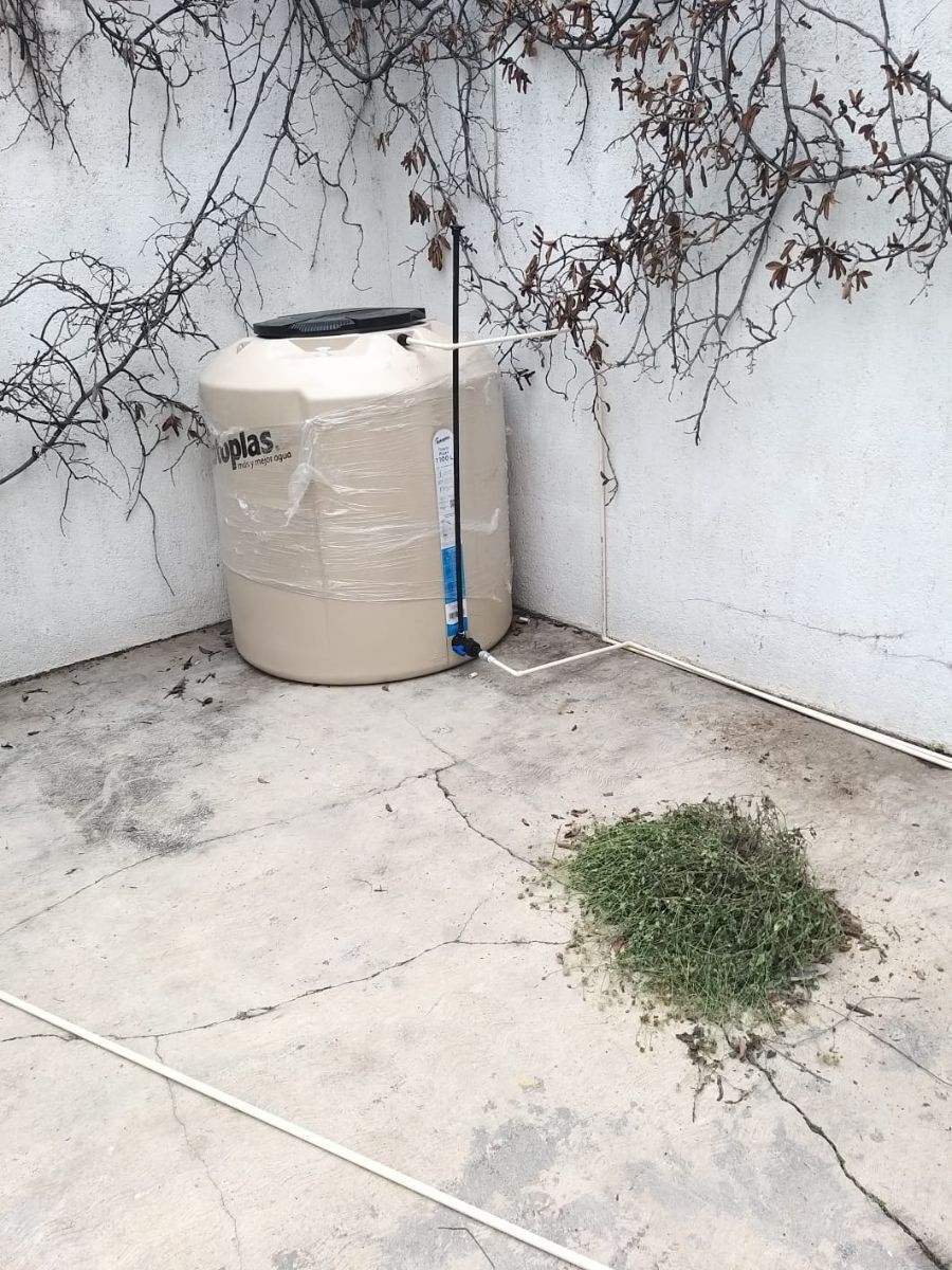 51 de 52: Tinaco nuevo instalado