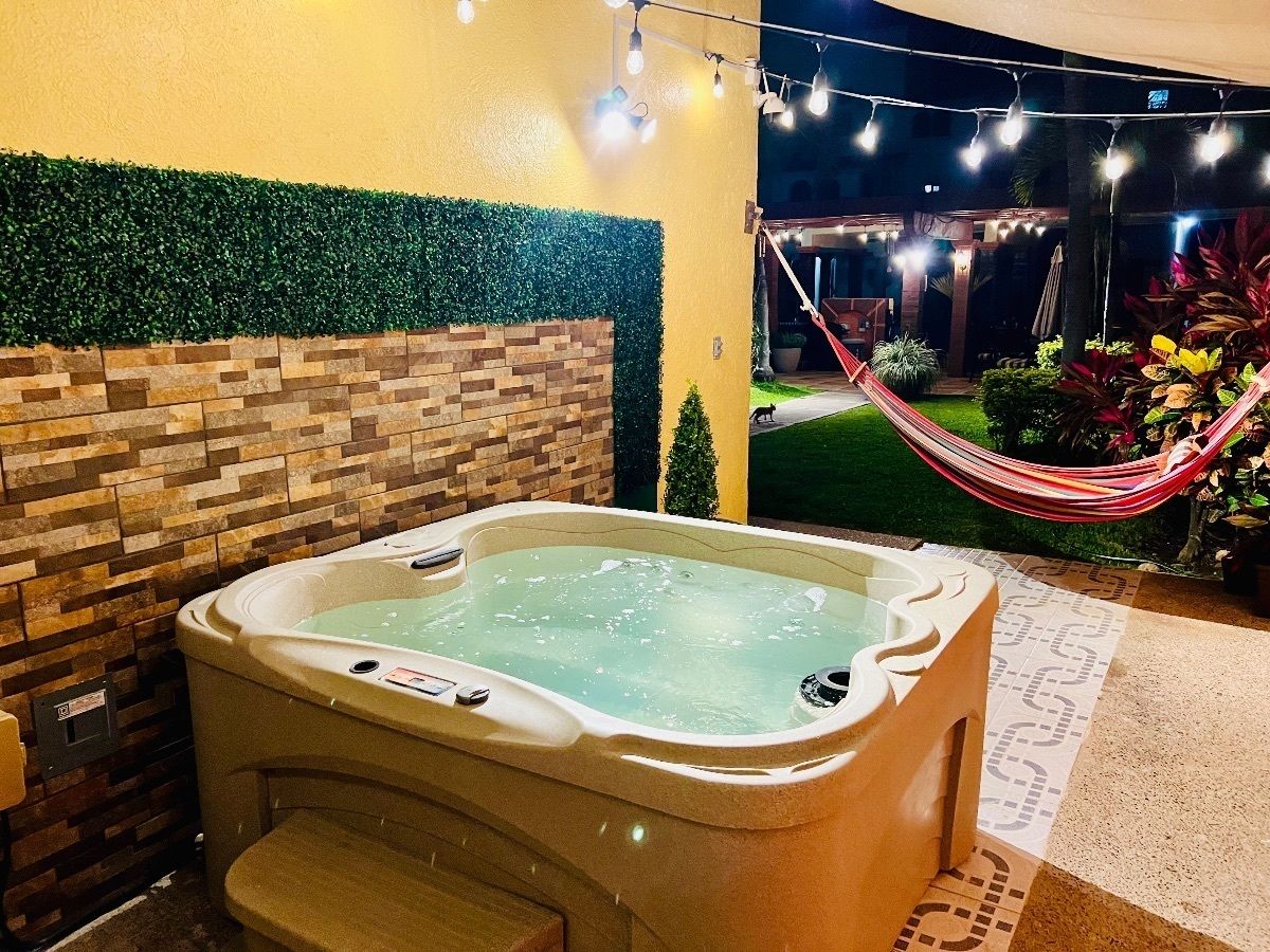 2 de 29: Jacuzzi para 4 personas (cargo extra )