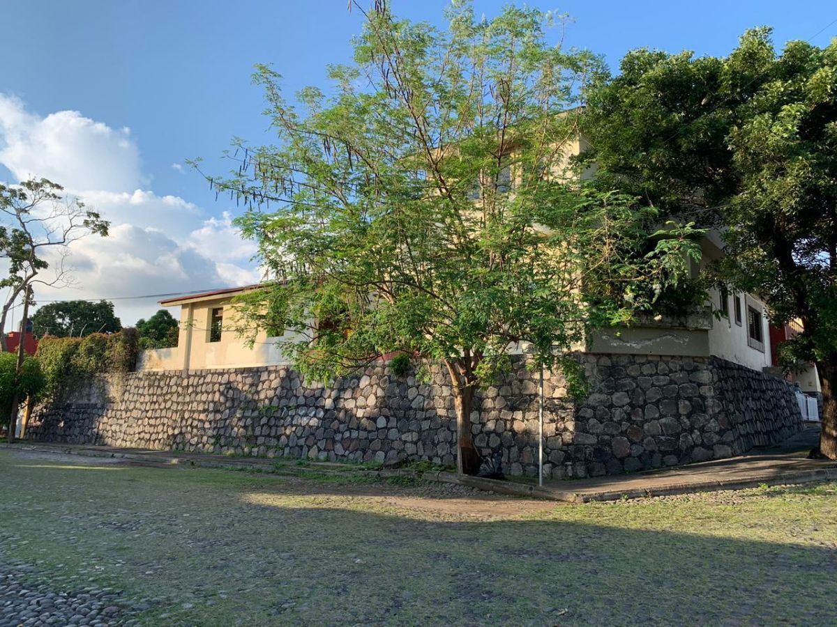 2 de 12: FACHADA DE LA ESQUINA