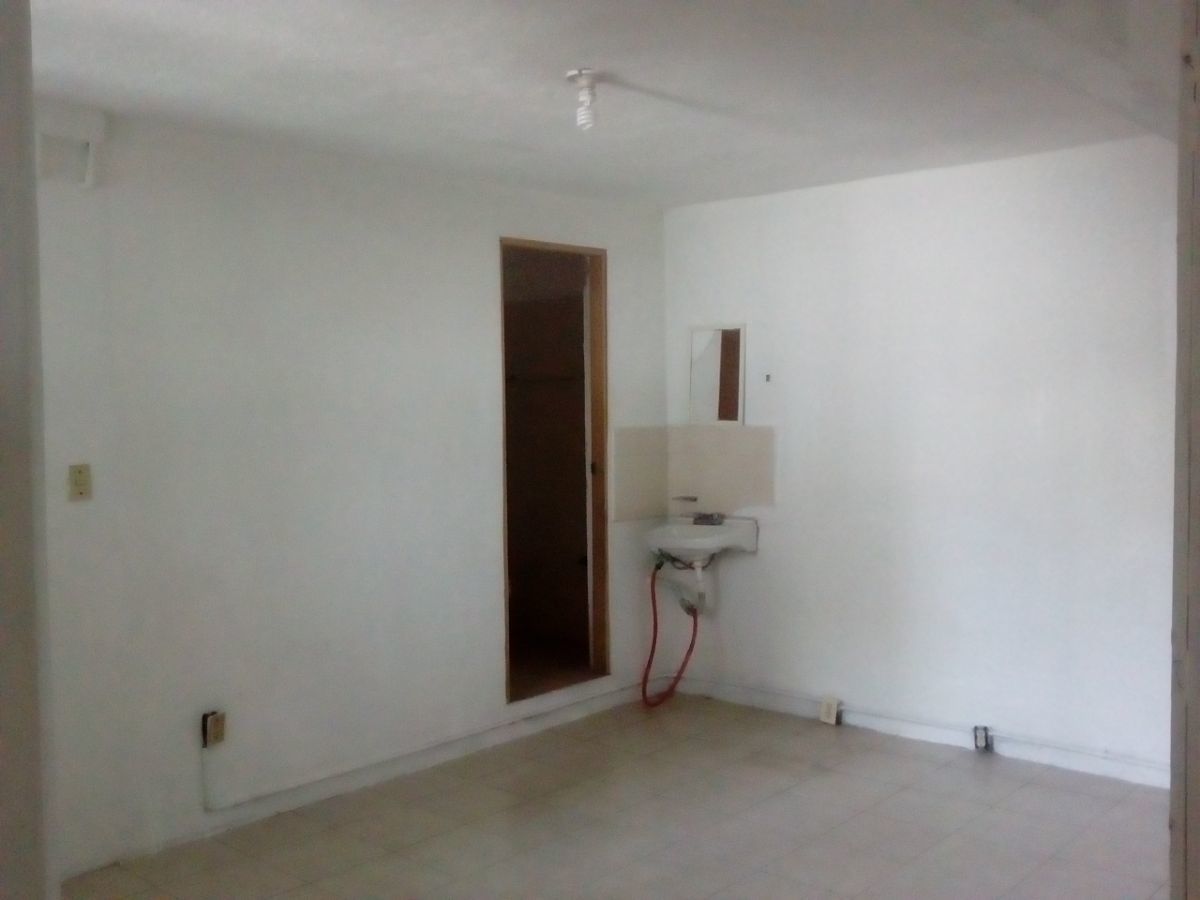 2 de 15: otro angulo de la sala