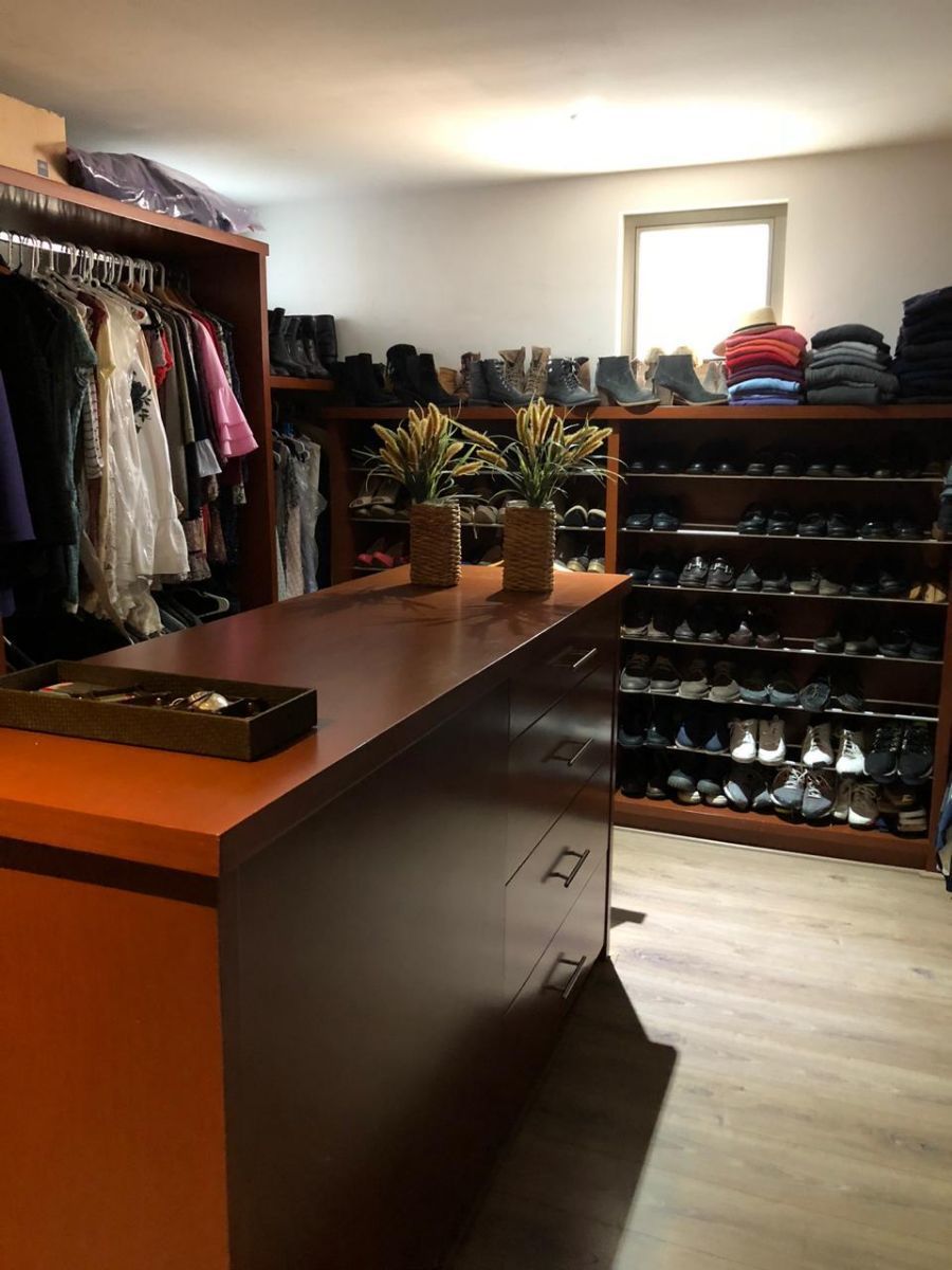 9 de 13: Vestidor
