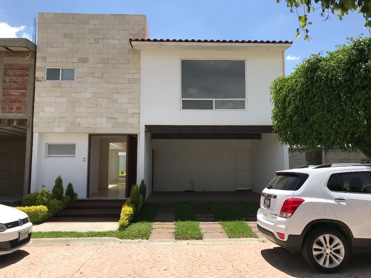 Hermosa residencia nueva en Jardines del Valle!