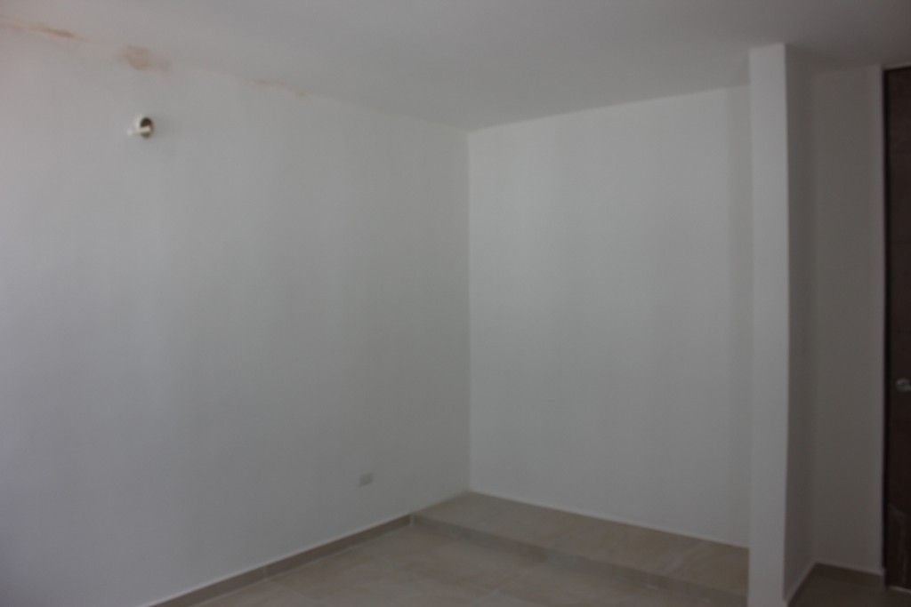 8 of 18: Segunda Habitación