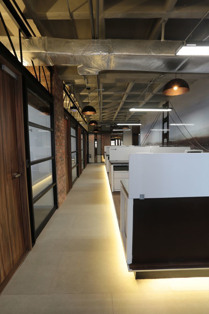 2 de 6: Pasillos oficinas privadas y co-working