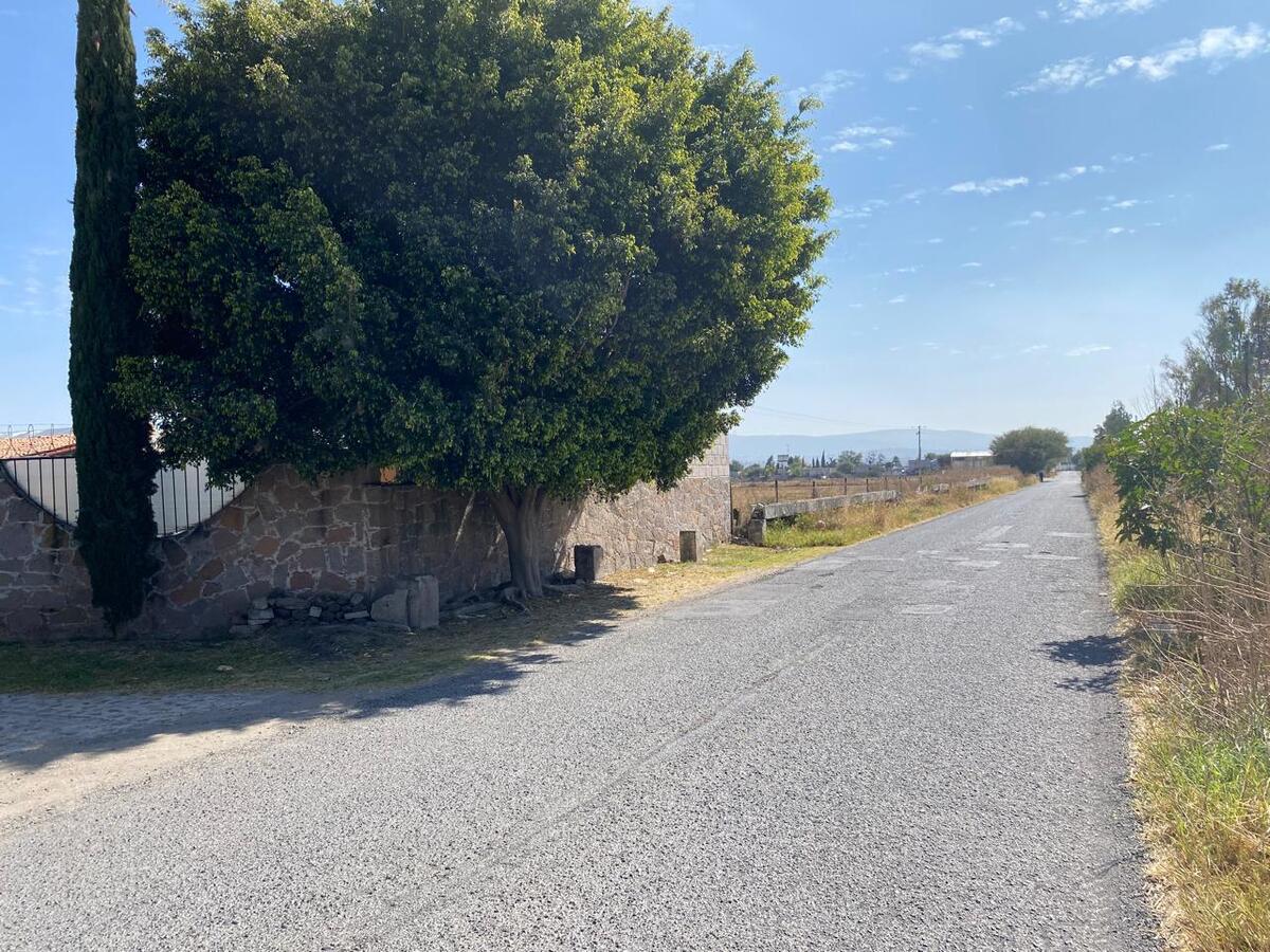 3 de 19: Propiedad a pie de la carretera rumbo a San Rafael.