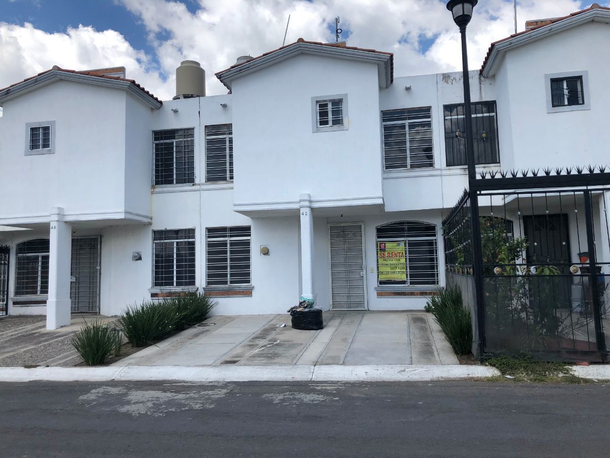 SE RENTA CASA EN TESISTAN (MARTELL DEL VALLE)ZAPOPAN | EasyBroker