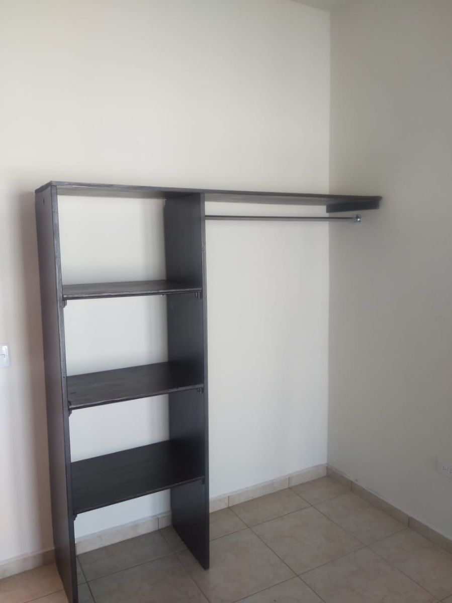 8 de 23: Rec 1 con minisplit nuevo, closet y baño completo