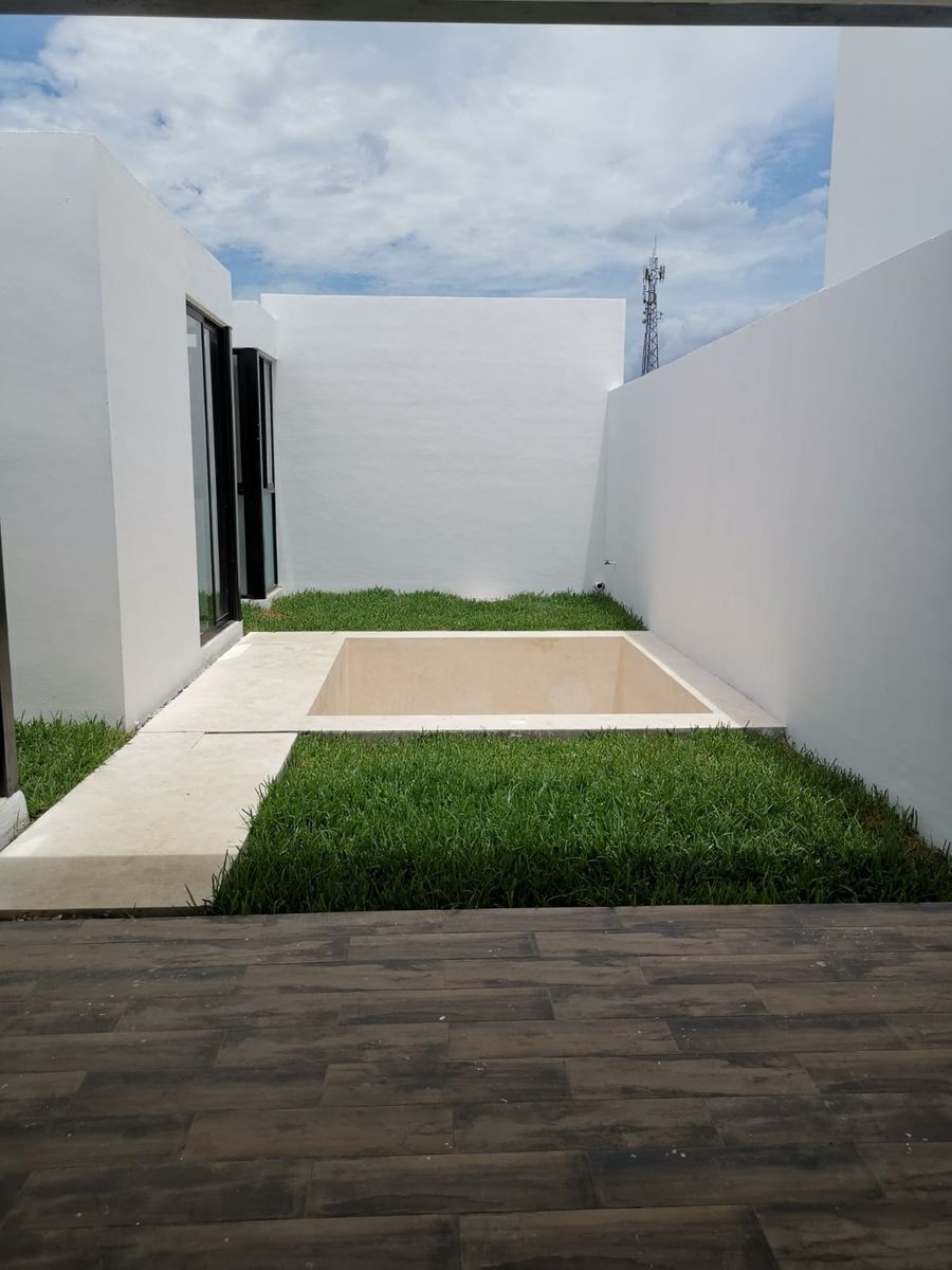 2 de 10: Terraza trasera casa en venta privada Gardena Cholul Mérida