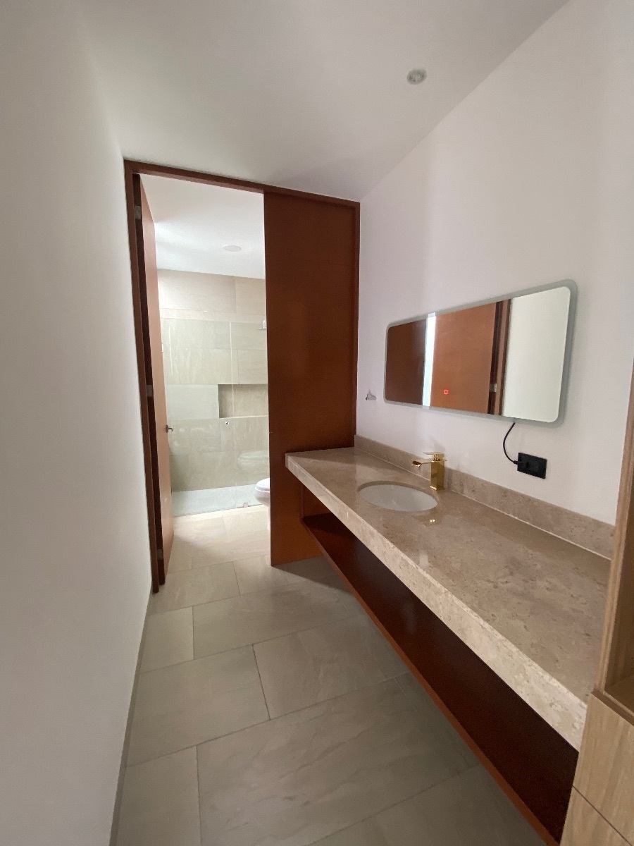 8 de 14: Baño Recámara Principal