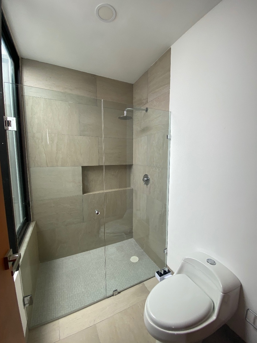 9 de 14: Baño Recámara Principal