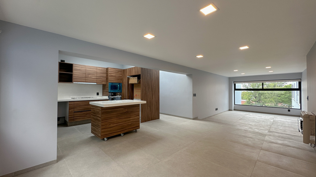 3 de 33: Estancia principal y cocina abierta