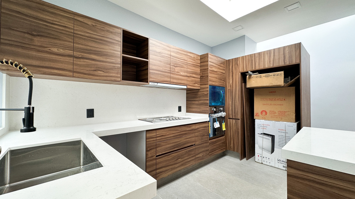 5 de 33: Cocina abierta y equipada