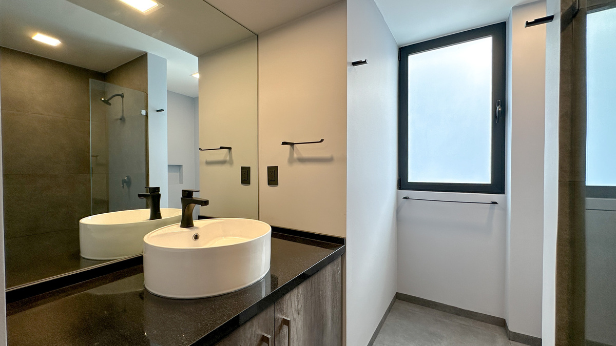 18 de 33: Baño completo recámara principal