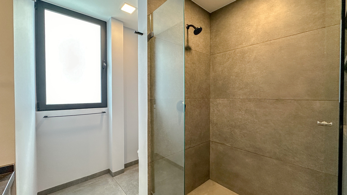 20 de 33: Baño completo recámara principal