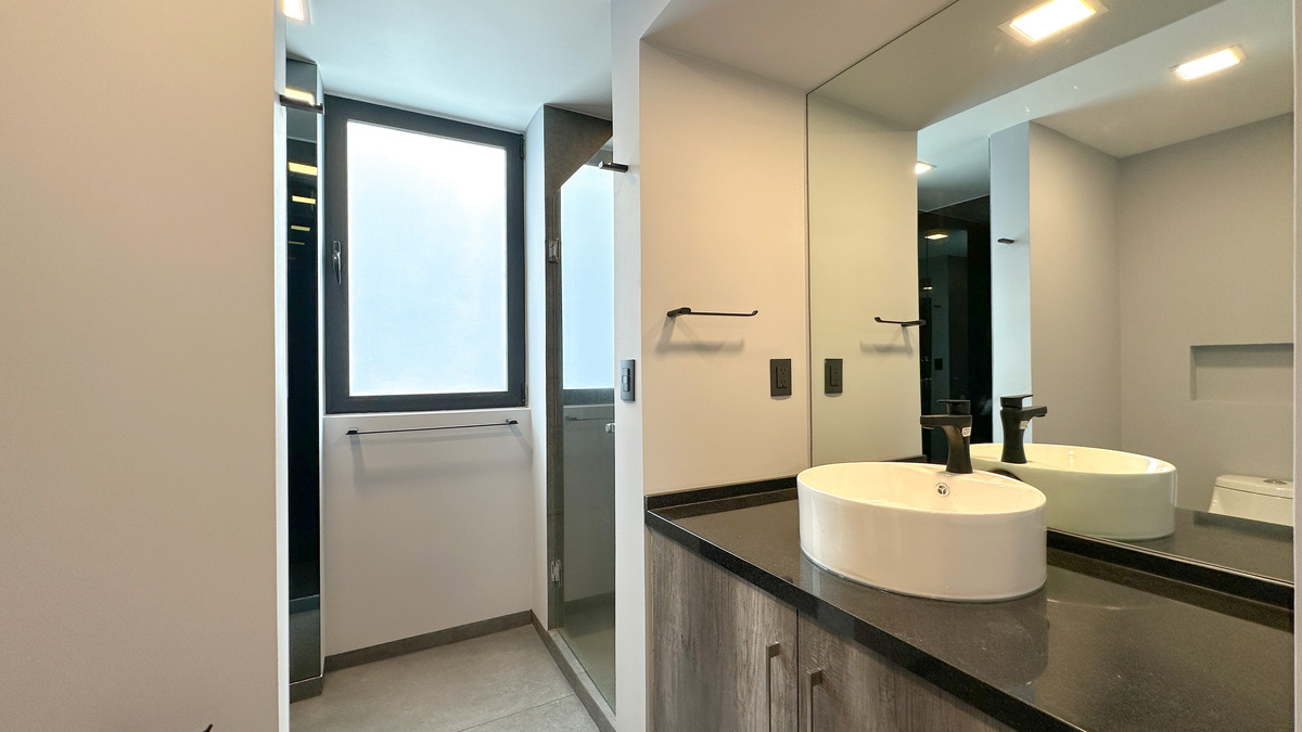 26 de 33: Baño completo recámara secundaria