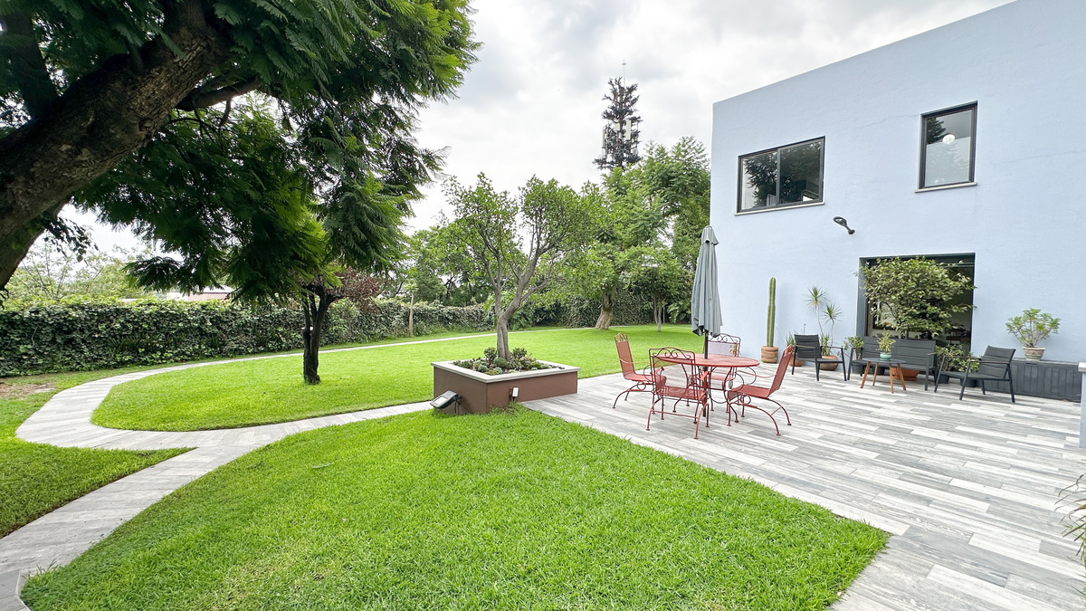 27 de 33: Jardín común (solo 3 departamentos)