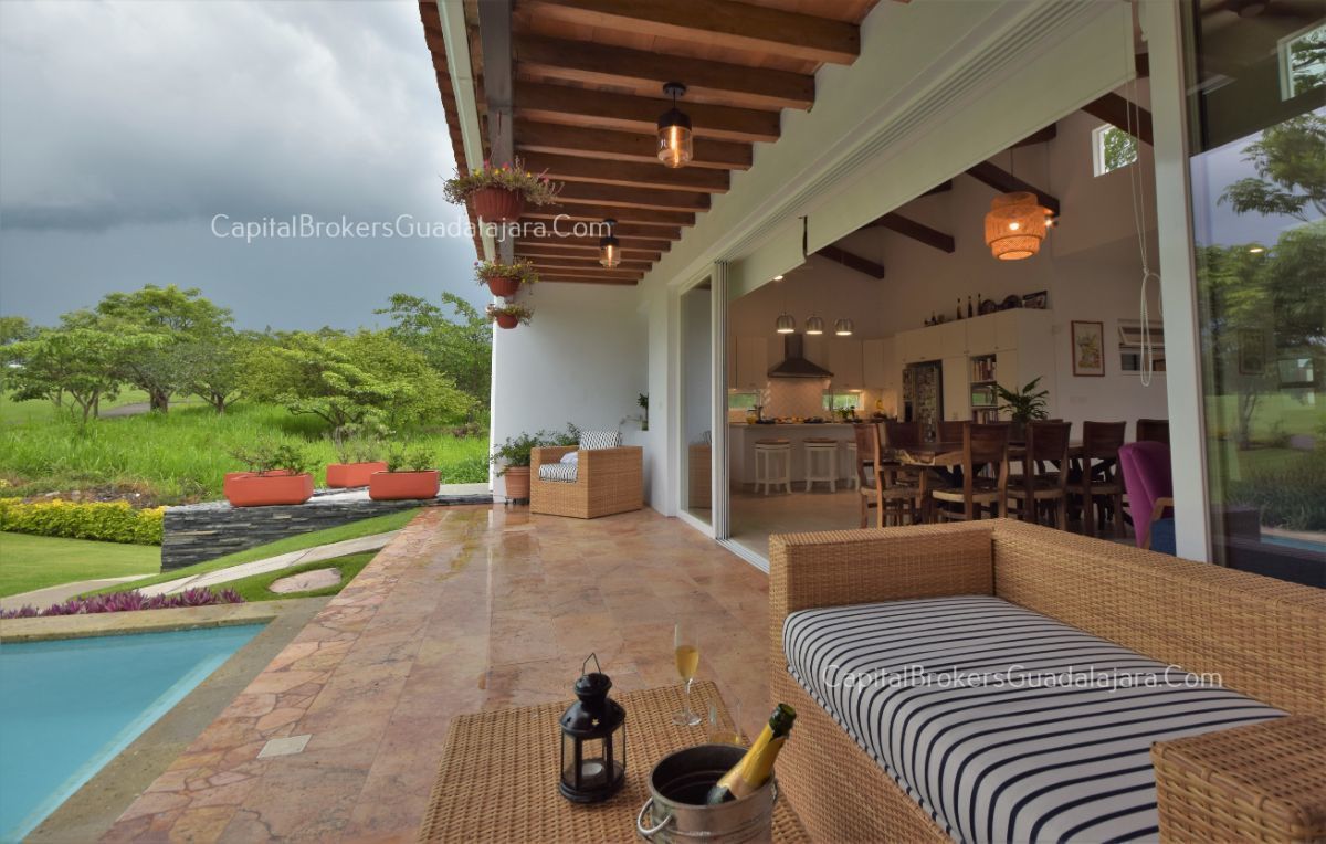 Casa en Venta con Alberca en Altozano, Colima | EasyBroker