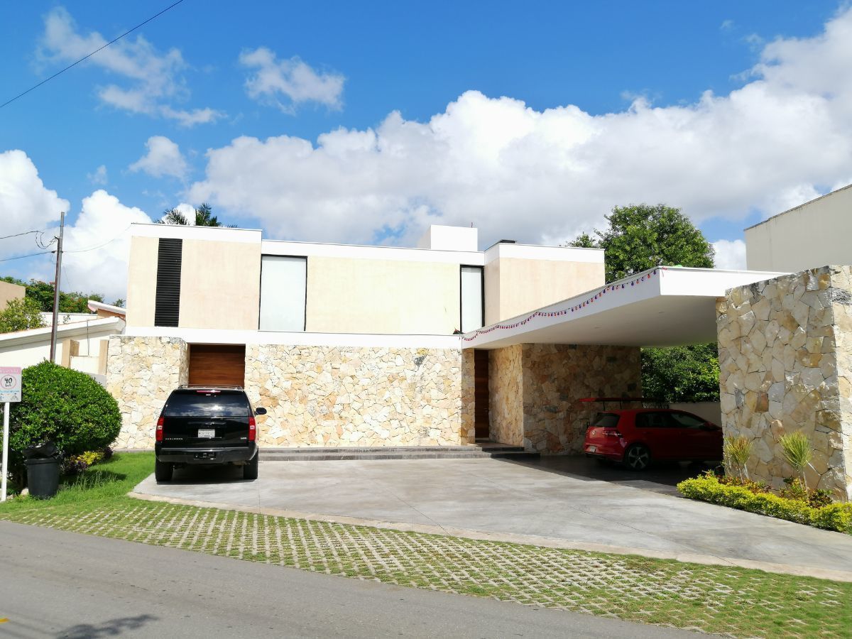 2 de 47: Fachada delantera