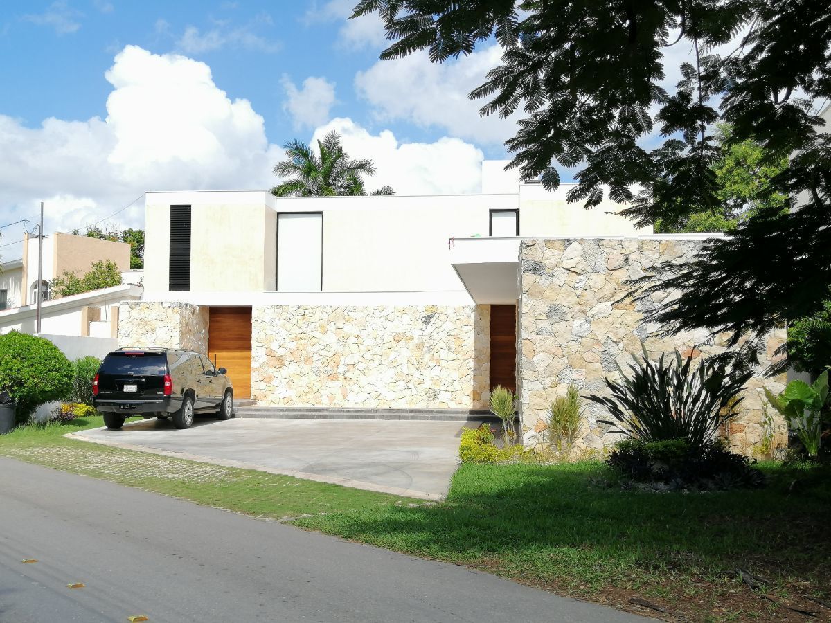 3 de 47: Fachada delantera