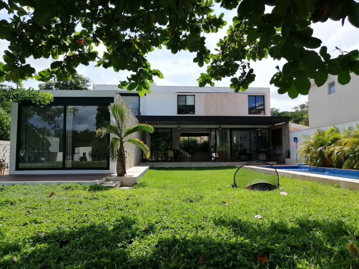 1 de 47: Fachada trasera