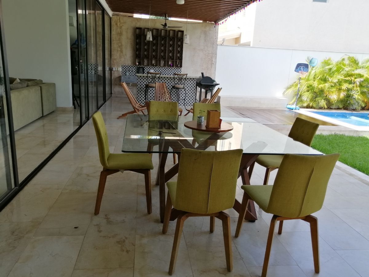 11 de 47: Terraza con bar