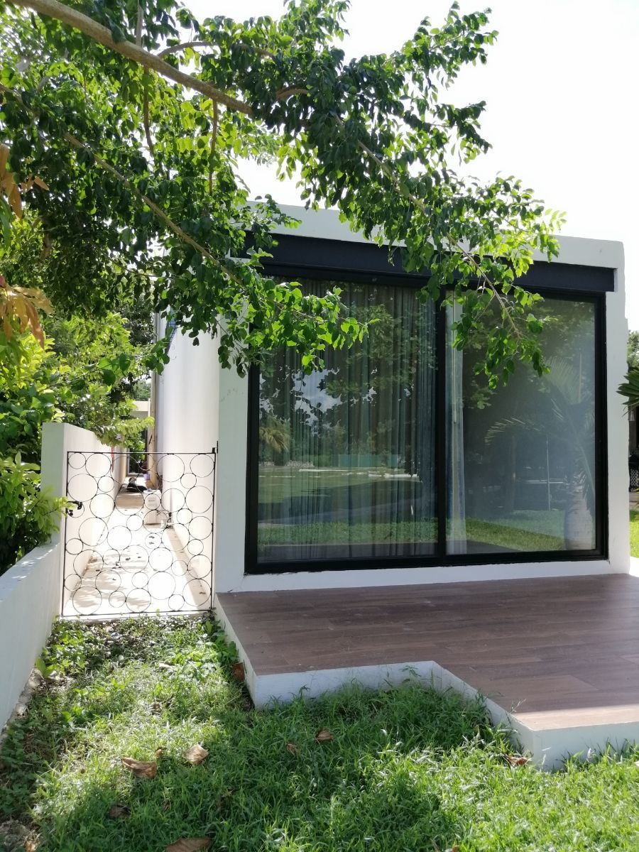 14 de 47: Terraza del cuarto de visitas y pasillo de servicio