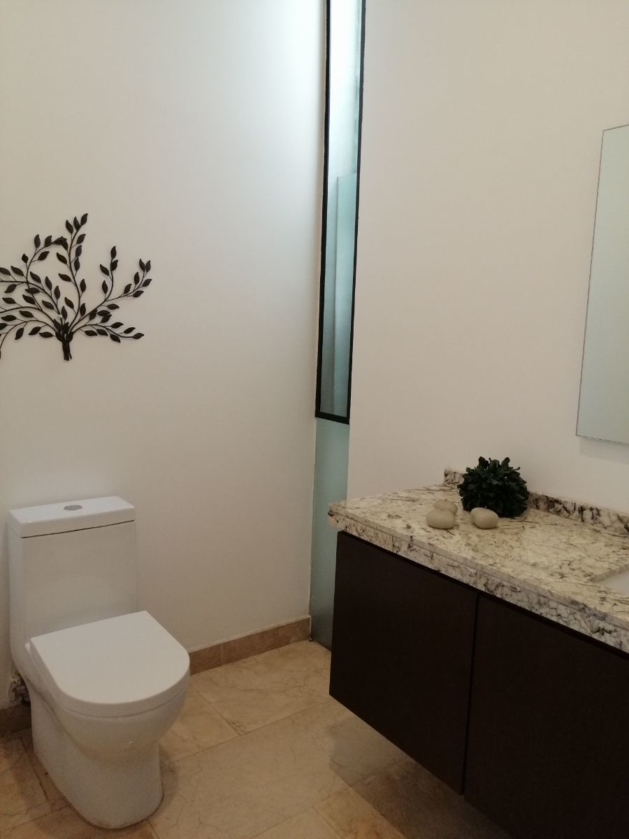 18 de 47: Medio baño 2