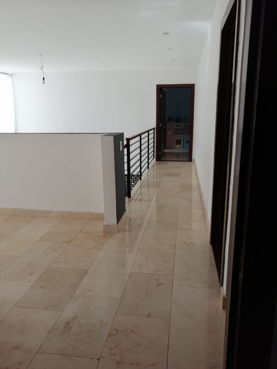 20 de 47: Pasillo en planta alta