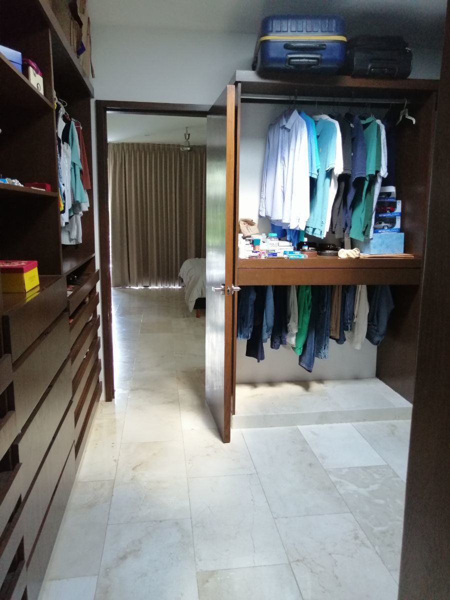 35 de 47: Closet recámara principal