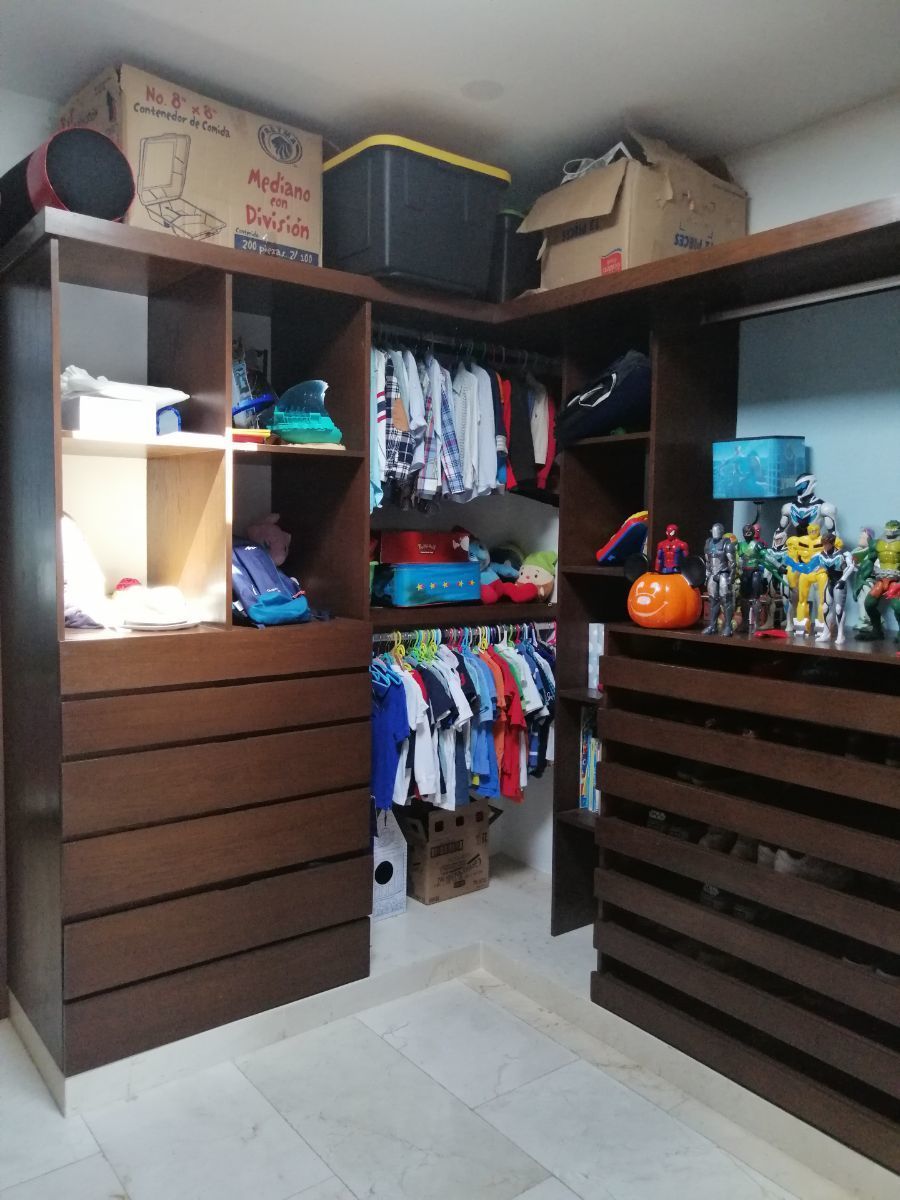 37 de 47: Closet recámara 3