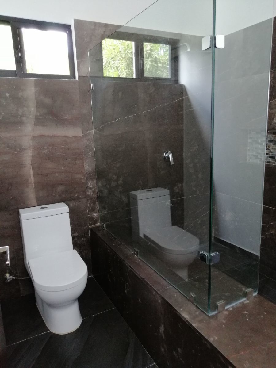 41 de 47: Baño recámara principal