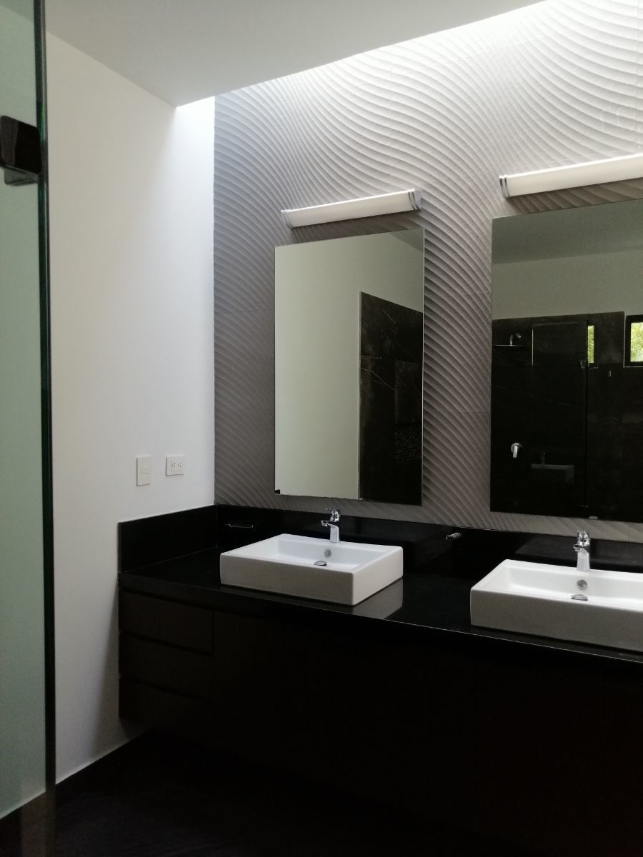 42 de 47: Baño recámara principal